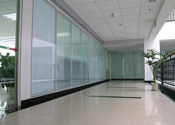 防火玻璃的工作原理和性能如何？